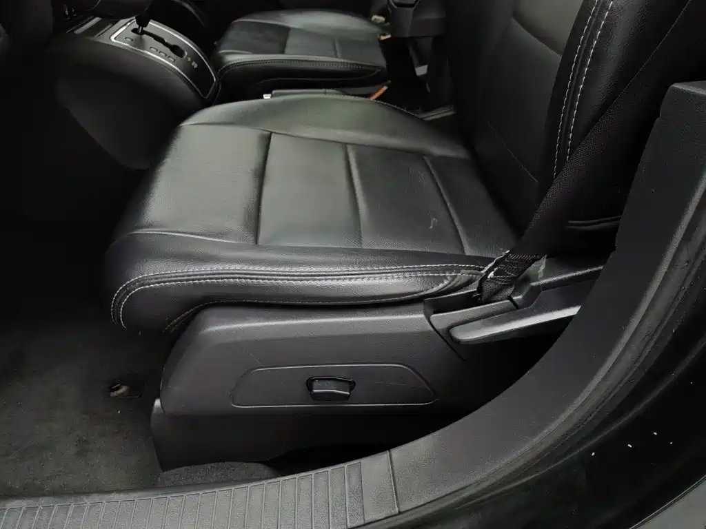 Jeep Compass (Import) 2012 2011 2.4L 4WD Luxury Navigation Edition