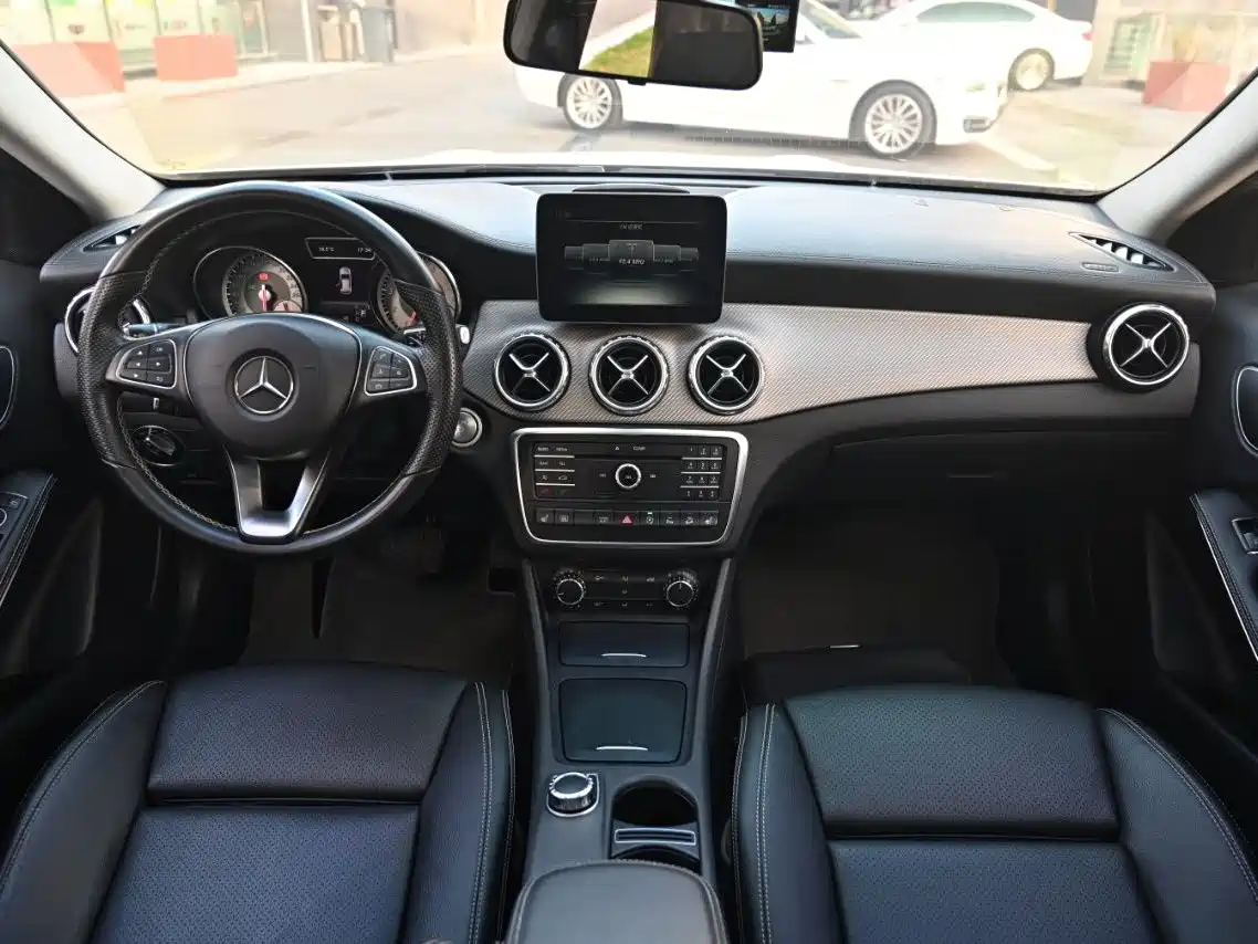 Mercedes-Benz GLA 2016 GLA 220 4MATIC Fashion фото 6