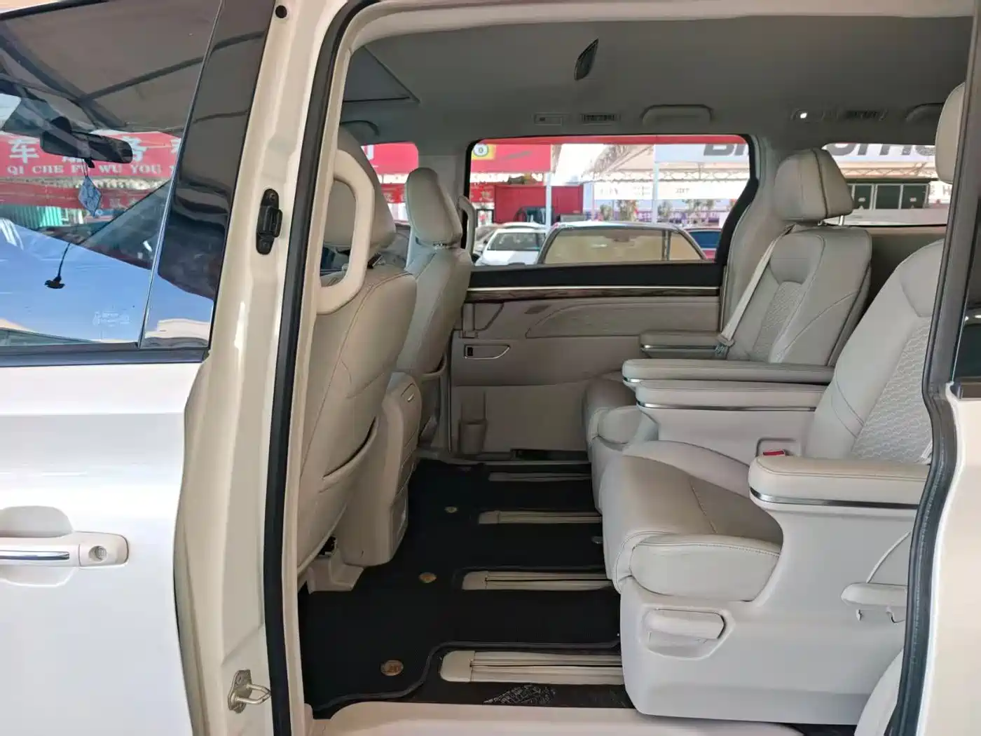 GAC Trumpchi Trumpchi M8 2018 320T Luxury Edition фото 5