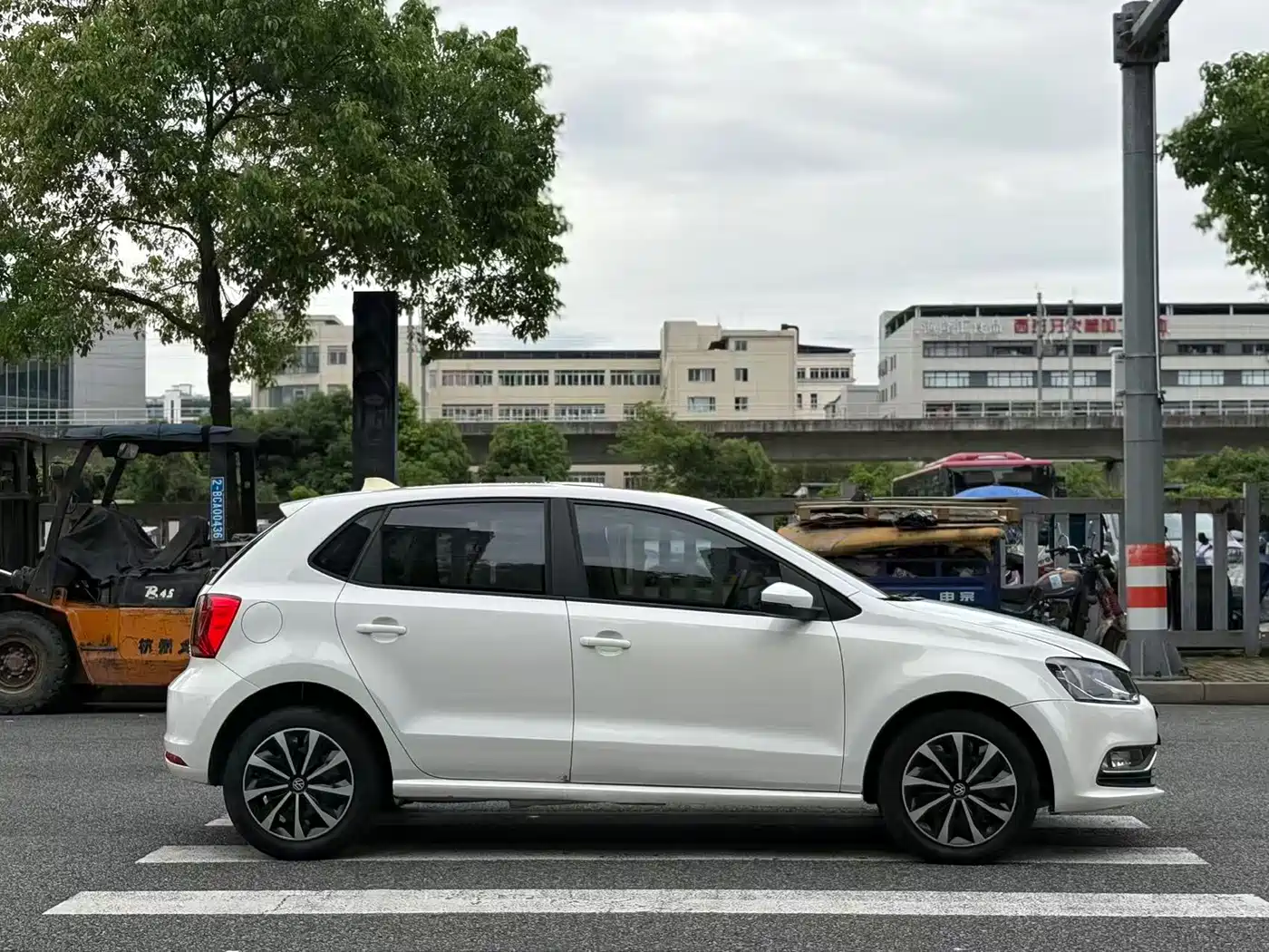 Volkswagen Polo 2016 1.6L Automatic Comfort фото 3
