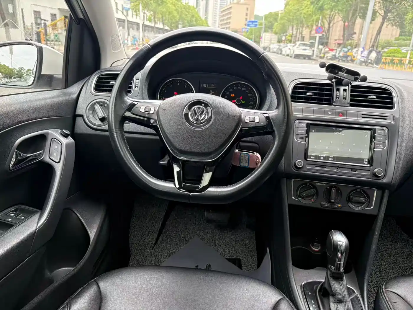 Volkswagen Polo 2016 1.6L Automatic Comfort фото 14