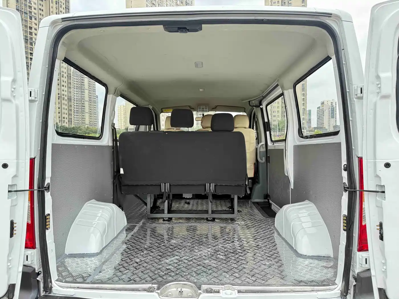 SAIC Maxus Xintu V80 2019 2.0T Plus 6MT Aoyun Short Wheelbase Ultra-low Roof 5/6-seater фото 10