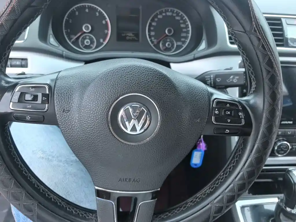Фото 11 - Volkswagen Passat