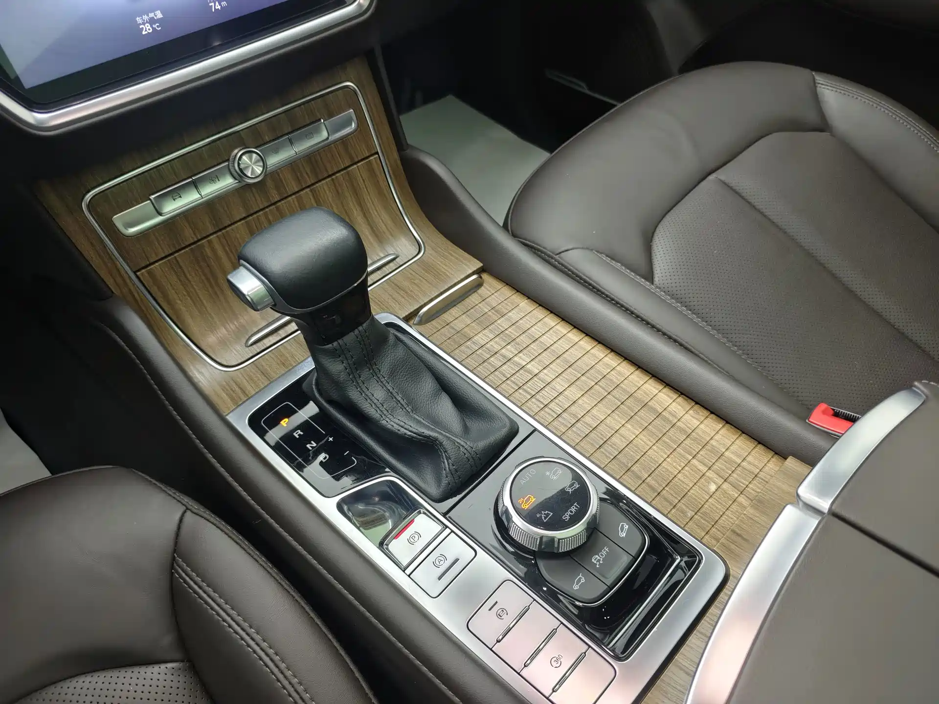Фото 28 - Roewe RX8