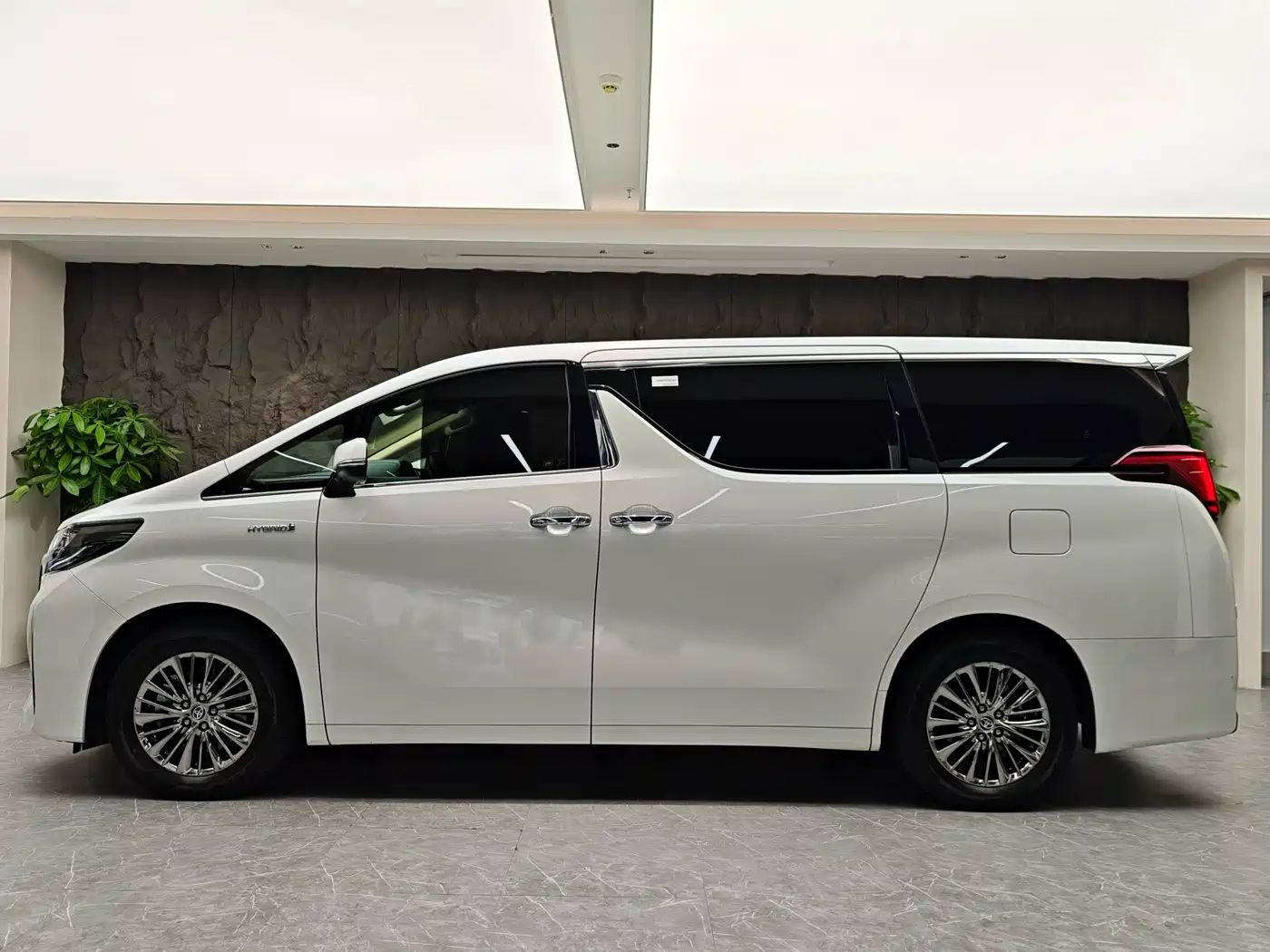 Toyota Alphard 2021 Hybrid 2.5L Premium фото 3