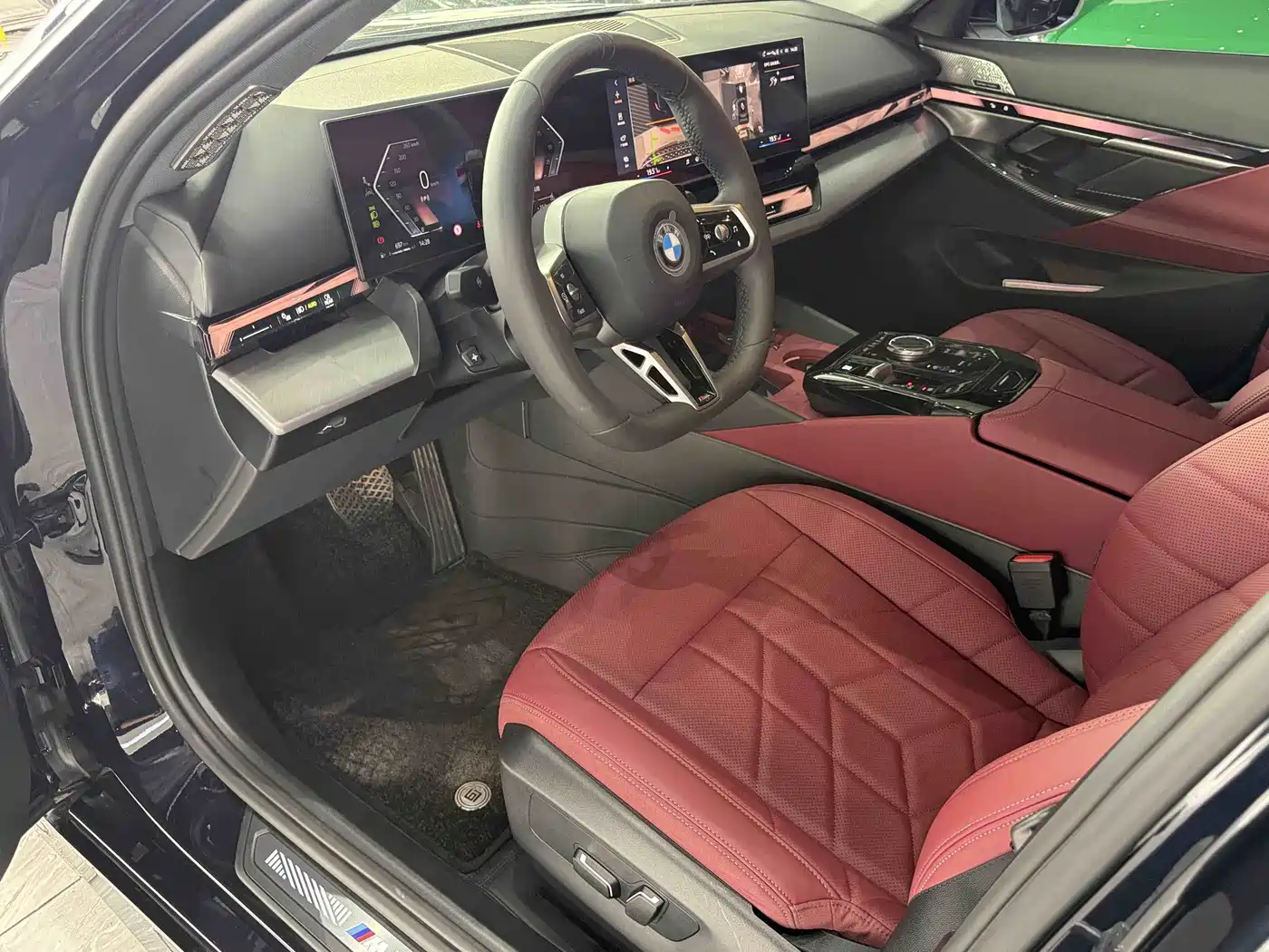 BMW 5 Series 2025 530Li Leading M Sport Package фото 10