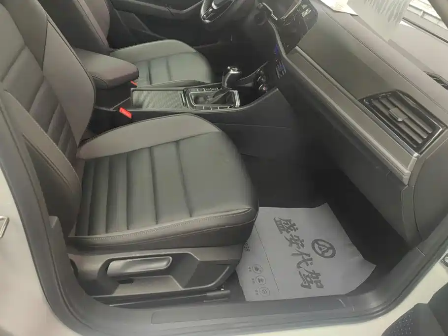 Photo 8 - Volkswagen Sagitar