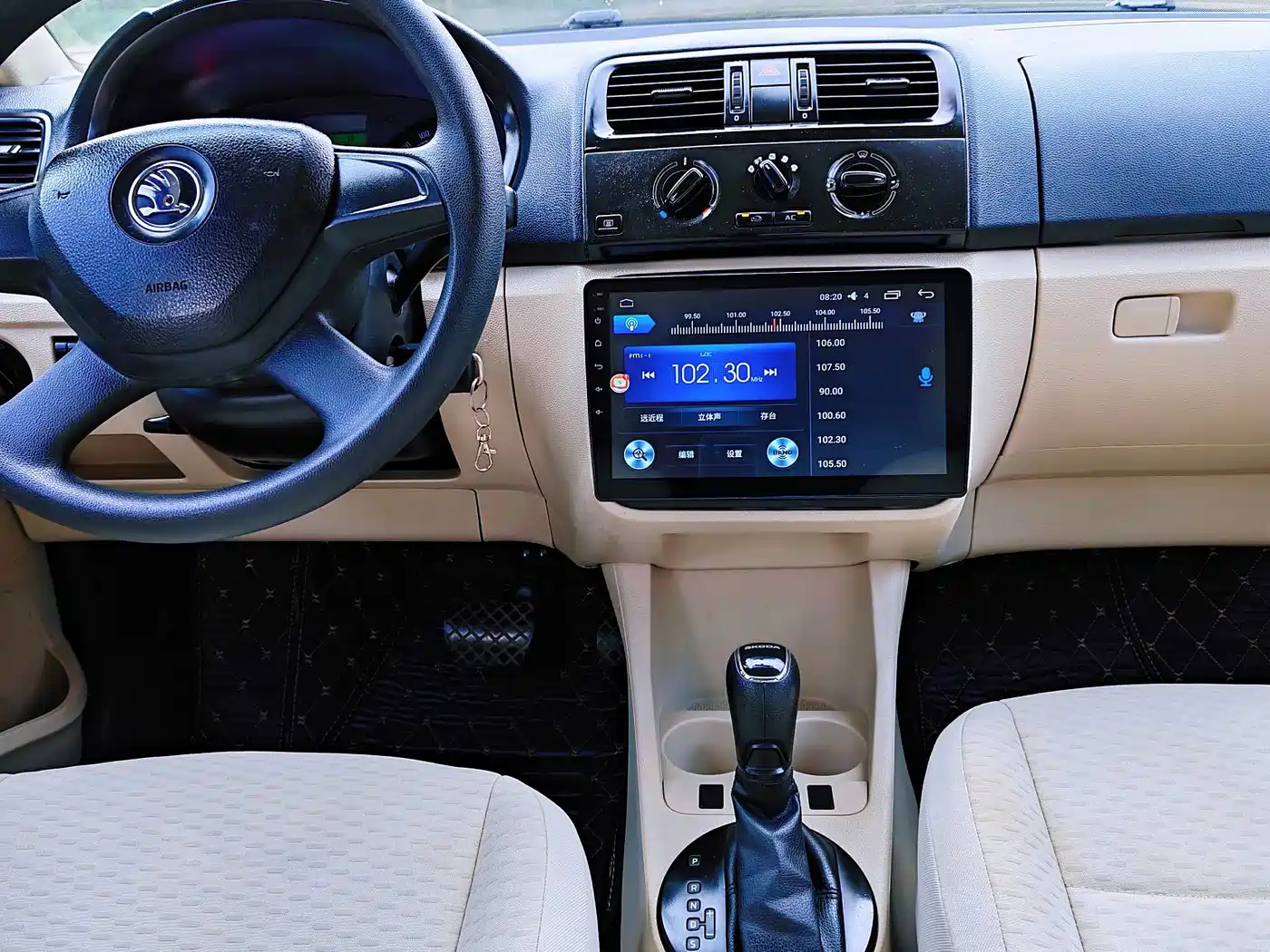 Škoda Fabia 2016 2015 1.4L Automatic Pioneer Edition