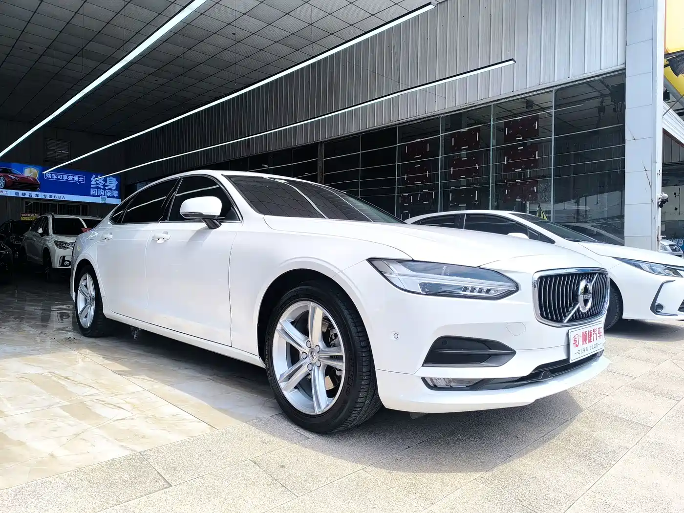 Фото 3 - Volvo S90