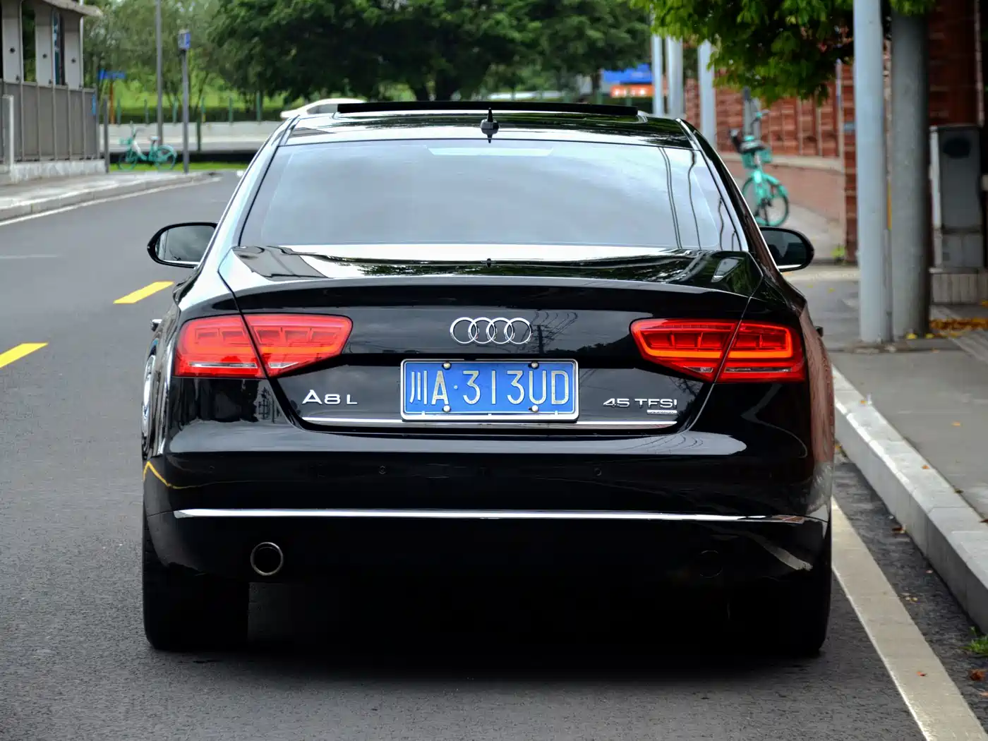 Фото 5 - Audi A8