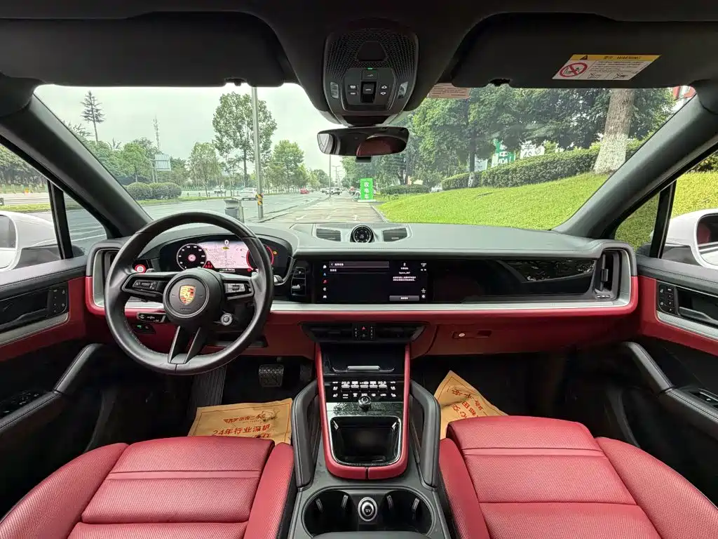 Photo 13 - Porsche Cayenne New Energy