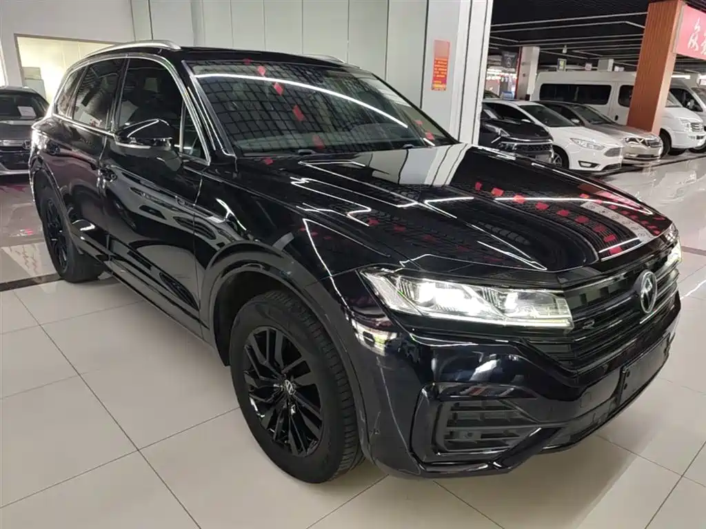 VOLKSWAGEN TOUAREG