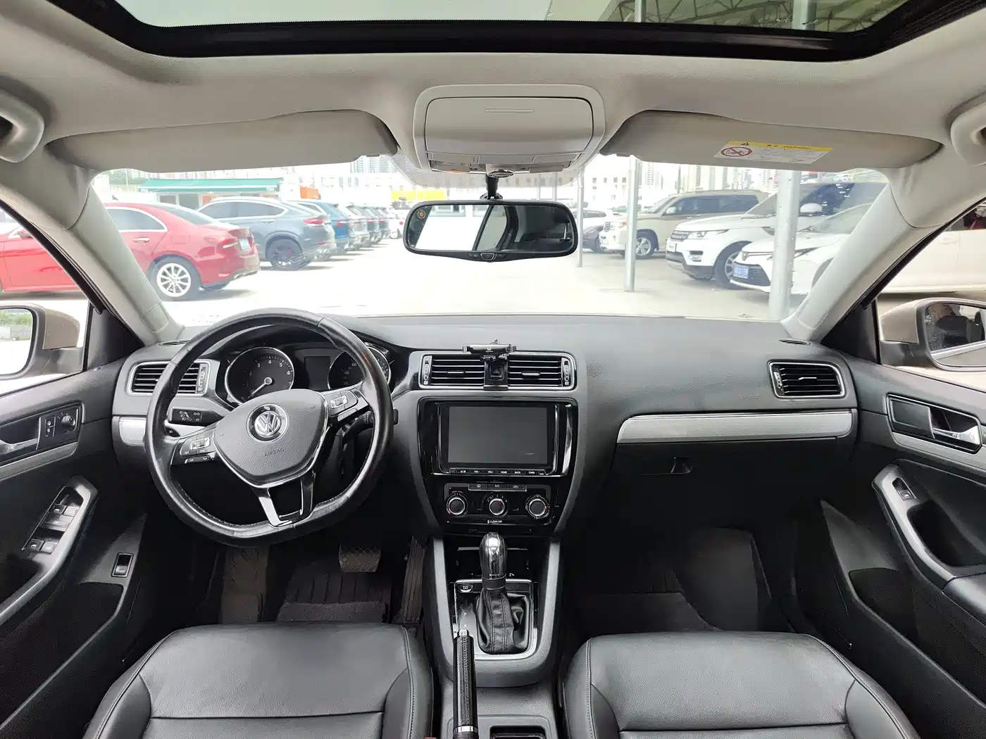 Volkswagen Sagitar 2017 1.6L Automatic Comfort фото 22