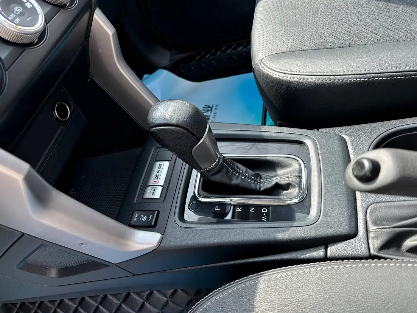 Subaru Forester 2015 2.0i Special Commemorative Edition фото 12