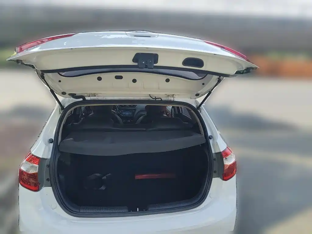 Photo 10 - Kia K2