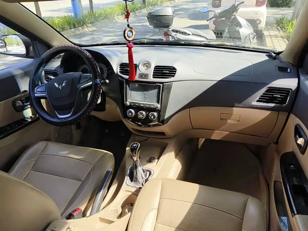 Wuling Motors Wuling Hongguang 2014 2014 1.5L S Comfort