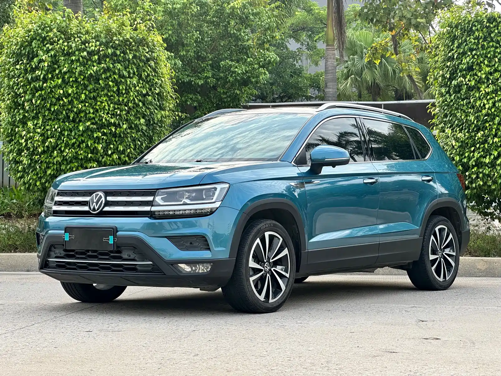 Фото 1 - Volkswagen Tharu