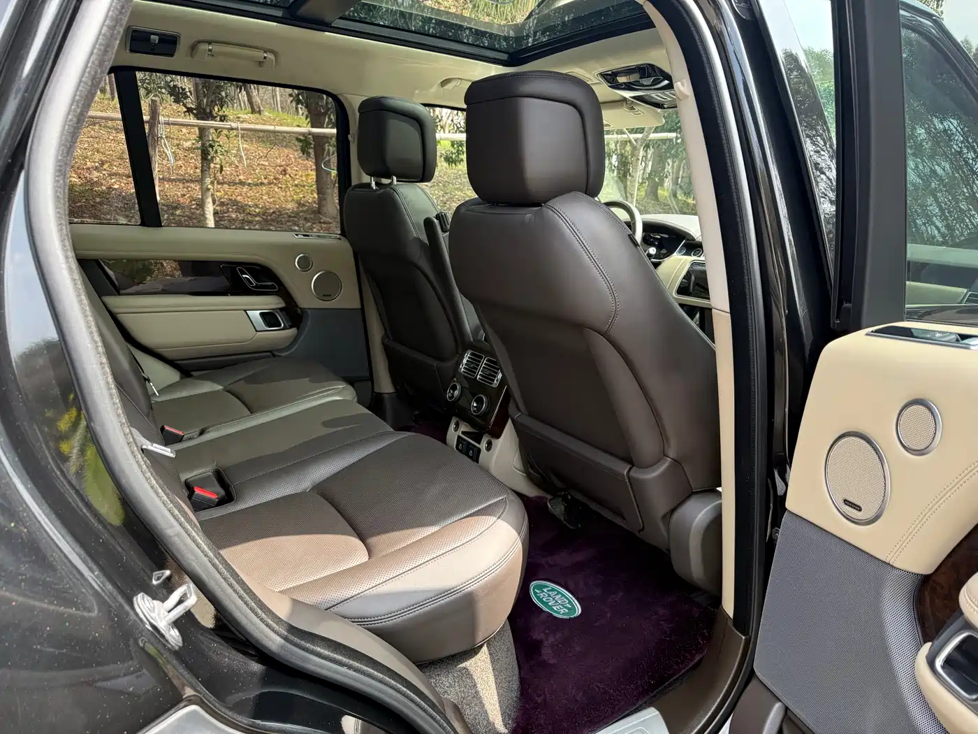 Land Rover Range Rover 2022 3.0 L6 360PS Golden Age Edition фото 4