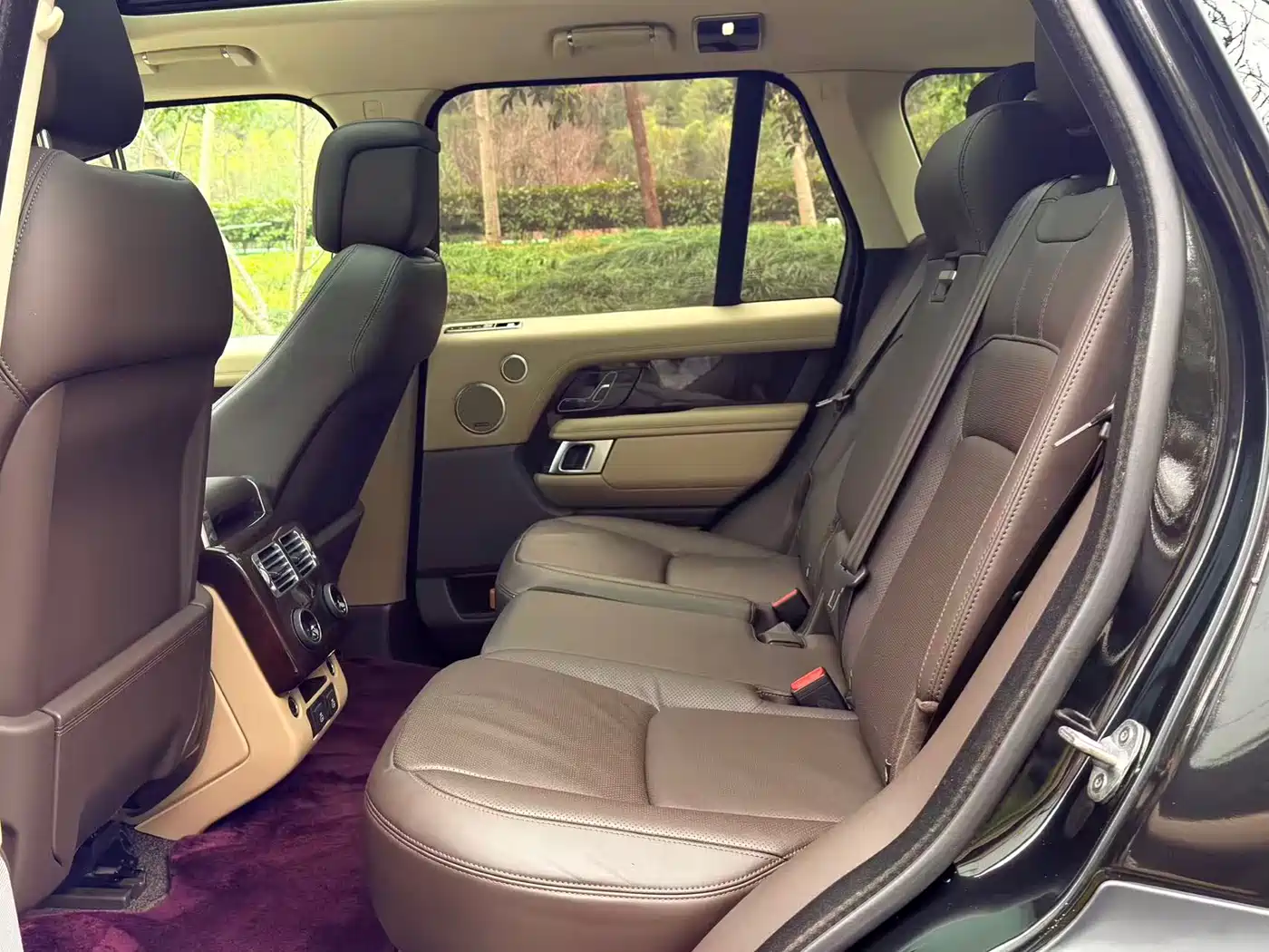 Land Rover Range Rover 2022 3.0 L6 360PS Golden Age Edition фото 8