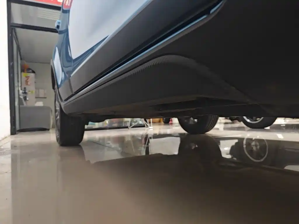 Фото 21 - Geely Vision X3