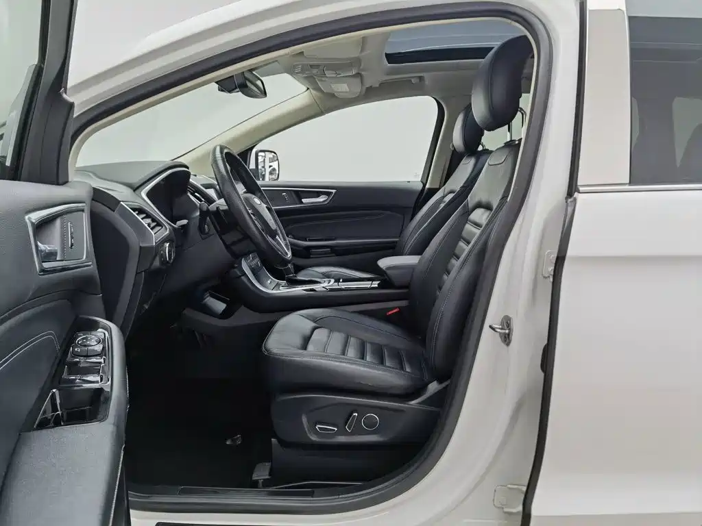 Фото 10 - Ford Edge