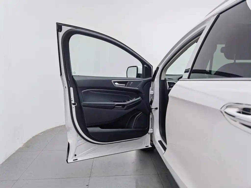 Фото 8 - Ford Edge