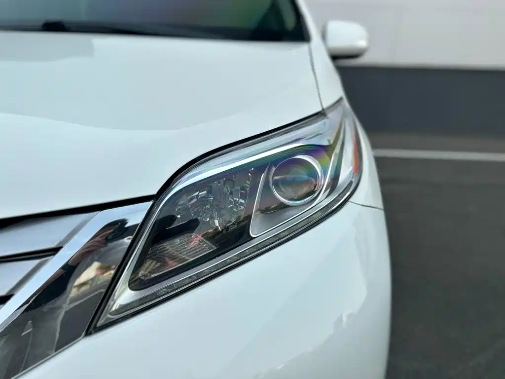 صورة 7 - Toyota Sienna