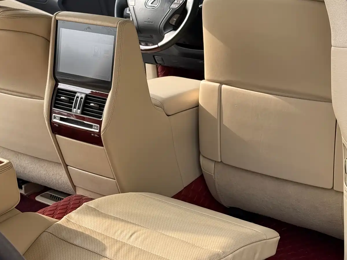 Lexus LS 2010 600hL фото 28