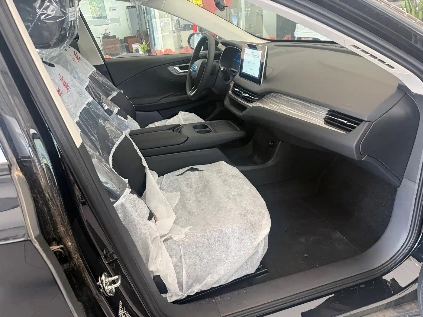 Hongqi E-QM5 2026 2025 Model 500km Travel Edition