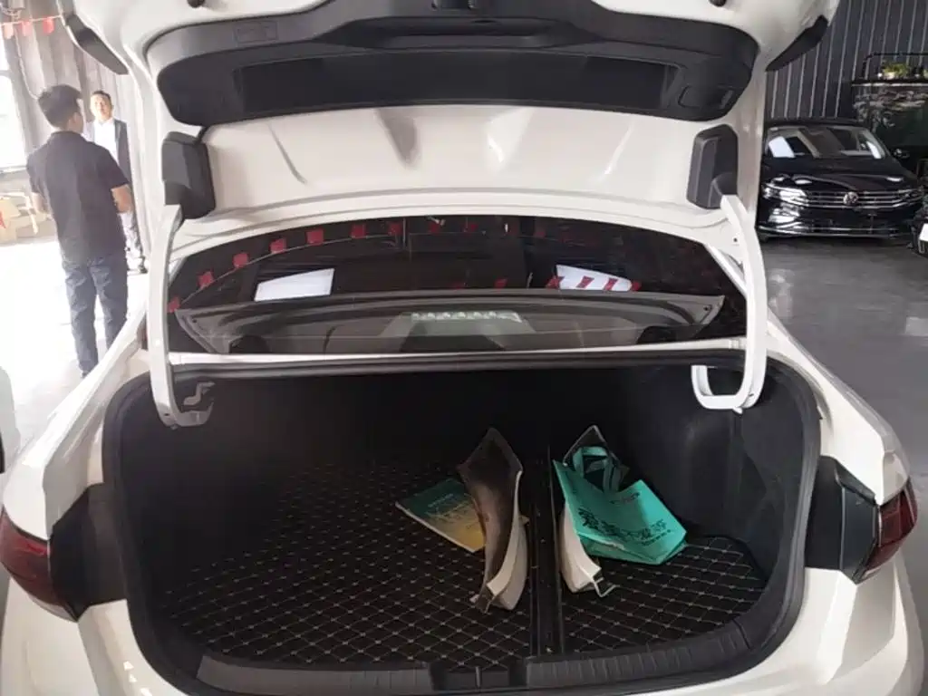 Volkswagen Sagitar 2025 2025 Model Second Facelift 300TSI DSG Transcend Edition