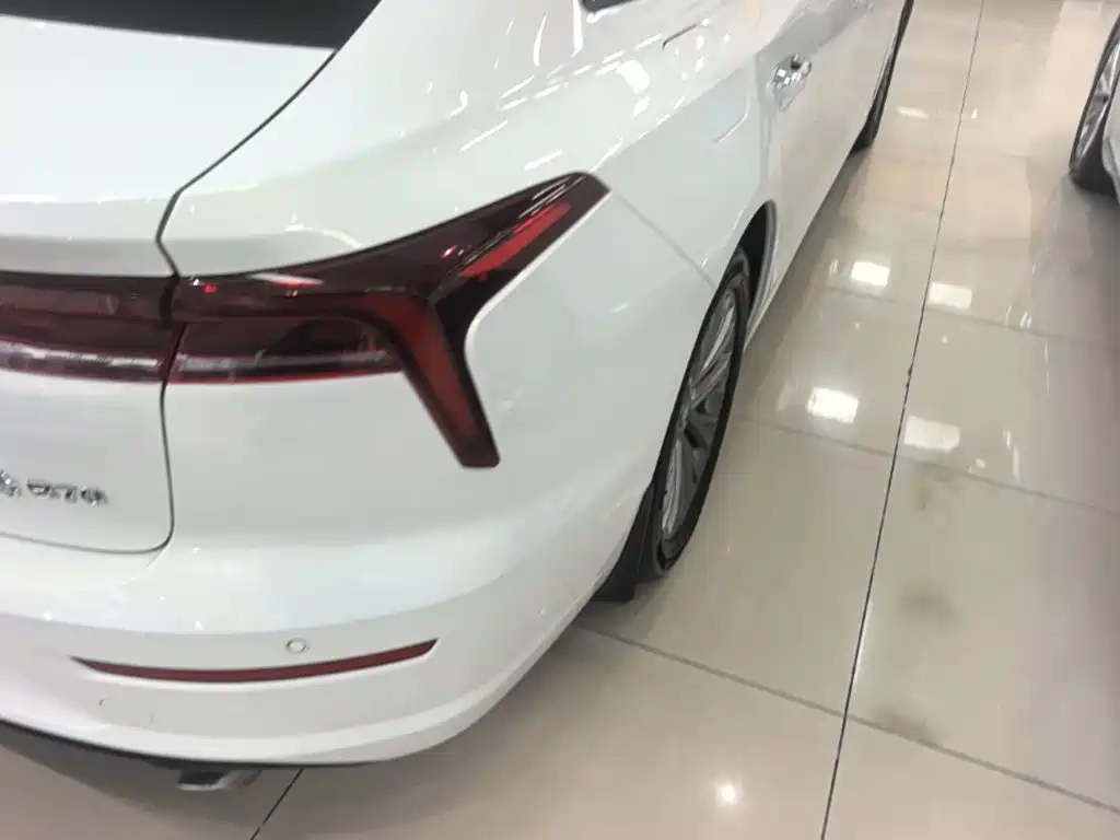 Besturn B70 2025 2025 Dragon Glory Edition 1.5T Premium
