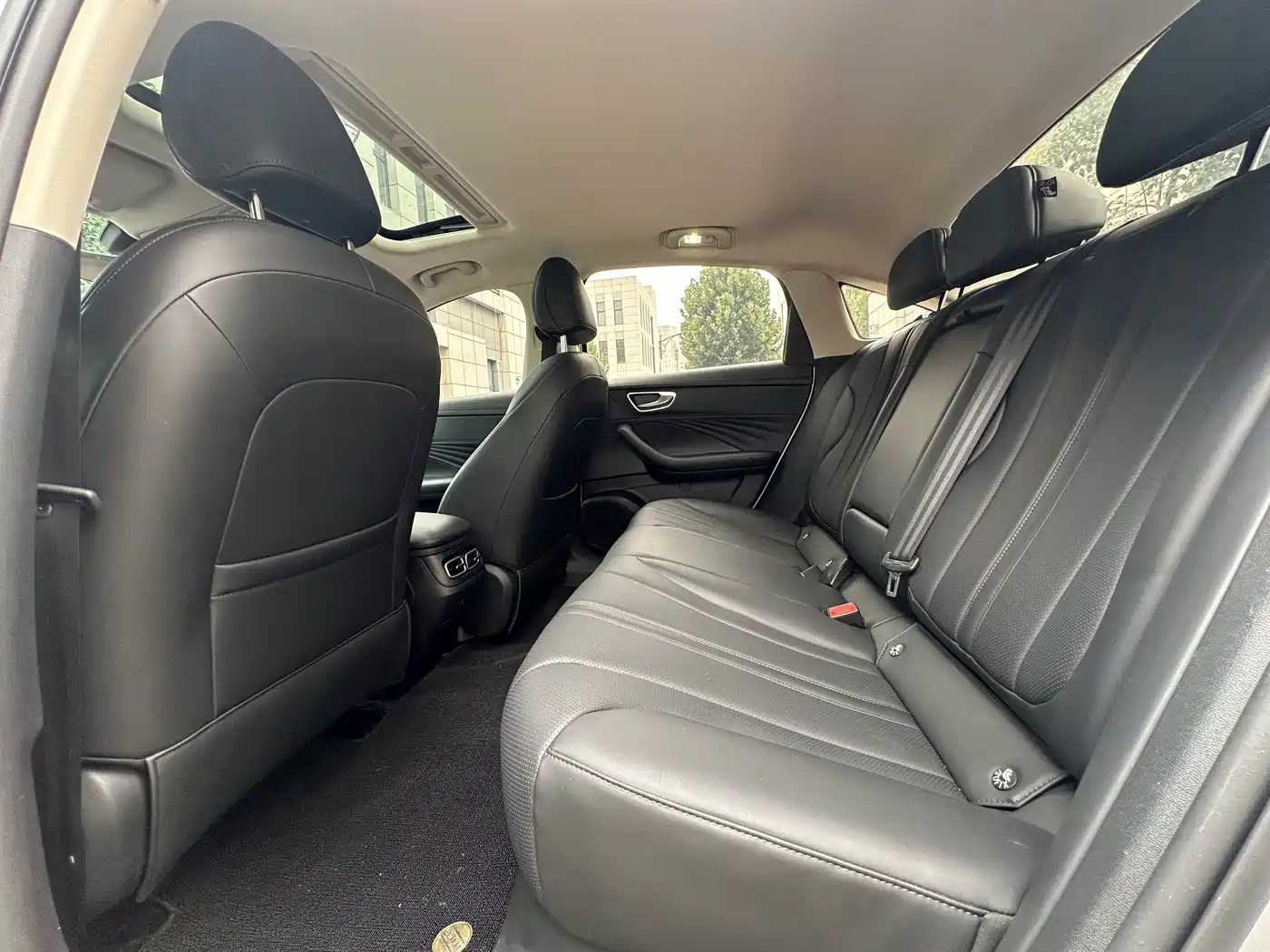 Roewe D7 2025 2025 DMH 125km World Champion Edition