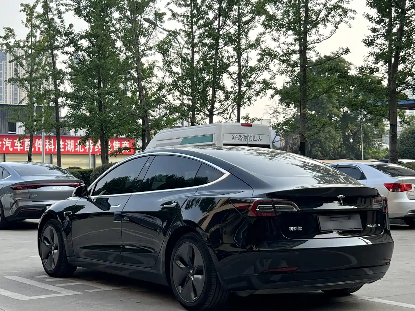TESLA MODEL 3