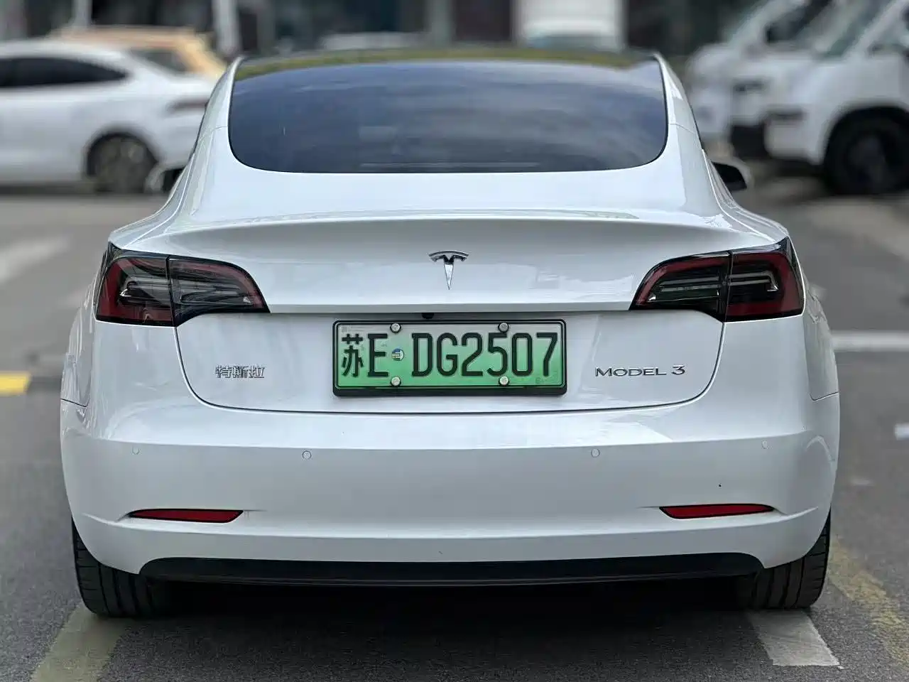 TESLA MODEL 3