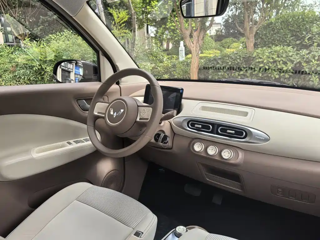 Wuling Motors Hongguang MINIEV 2026 2025 4-Door Advanced