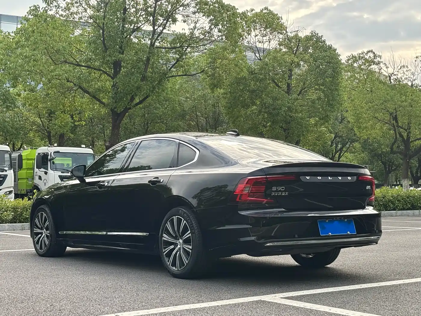 Фото 4 - Volvo S90