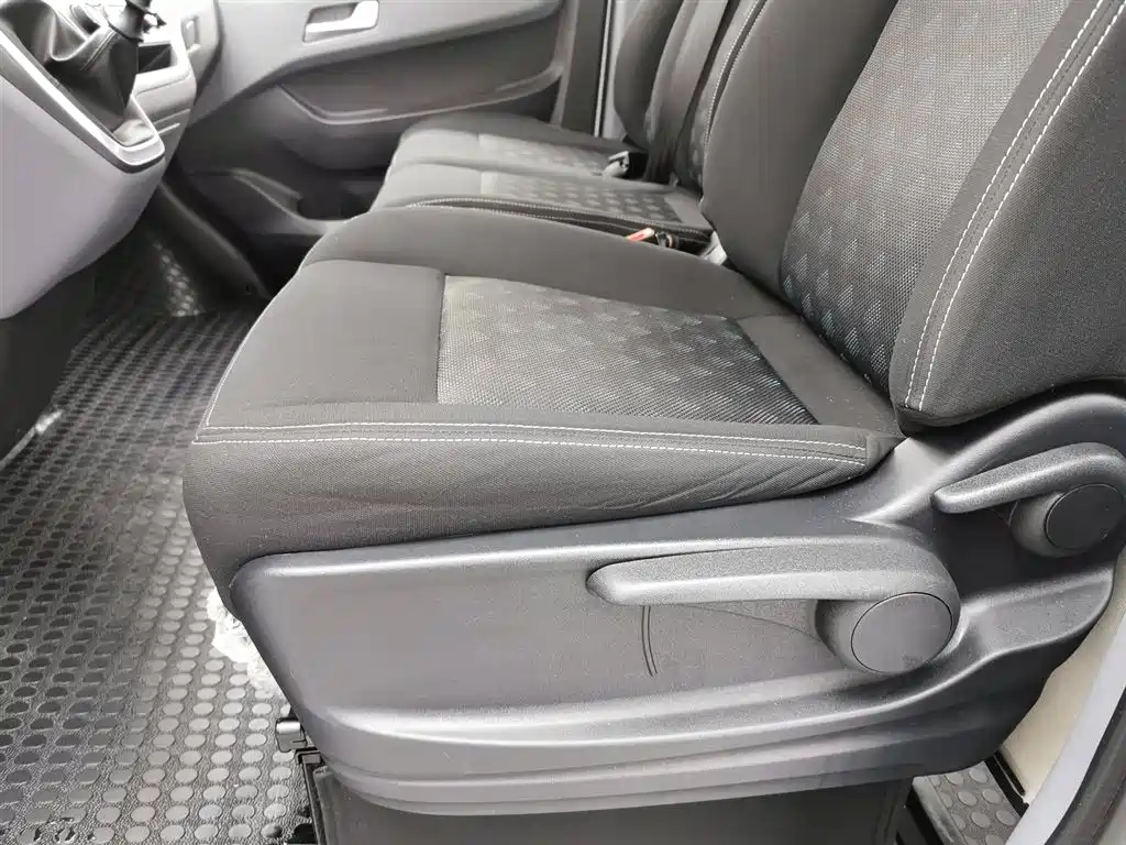 SAIC Maxus Xintu V80 2025 Value Edition Aoyun 2.0T Manual Short Wheelbase Ultra-Low Roof 127Ps 7/9-seater фото 20
