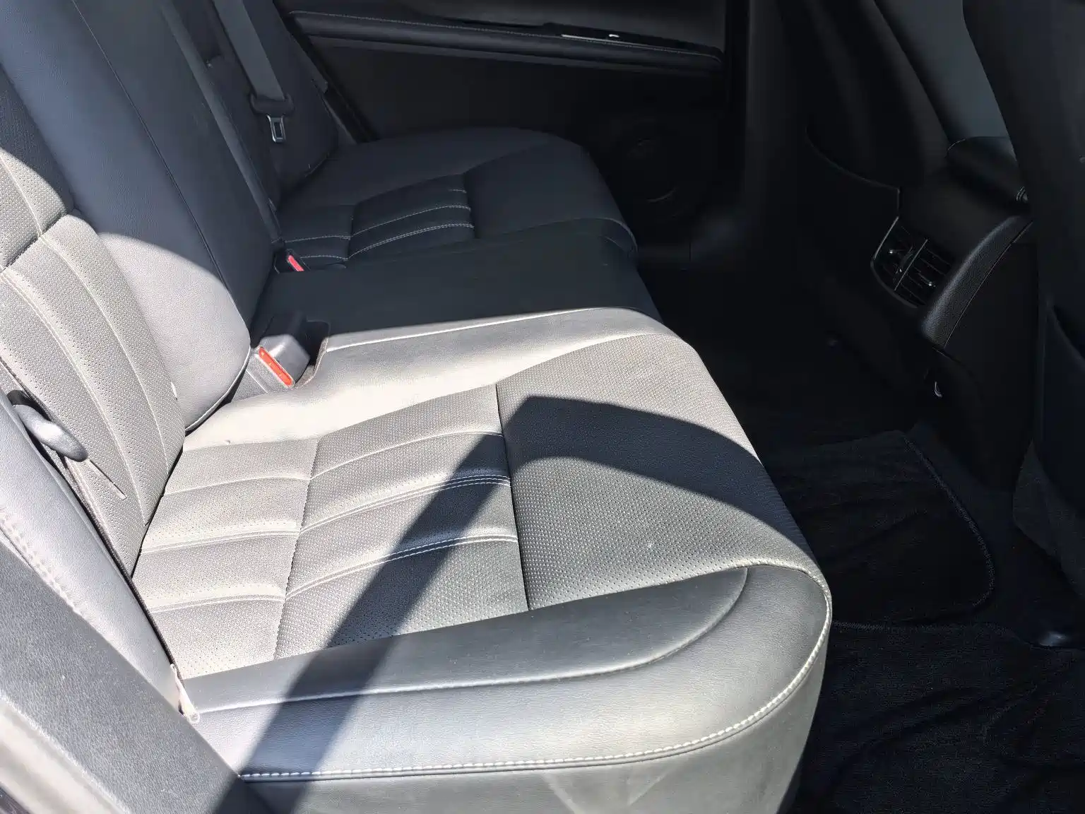 Photo 15 - Lexus ES