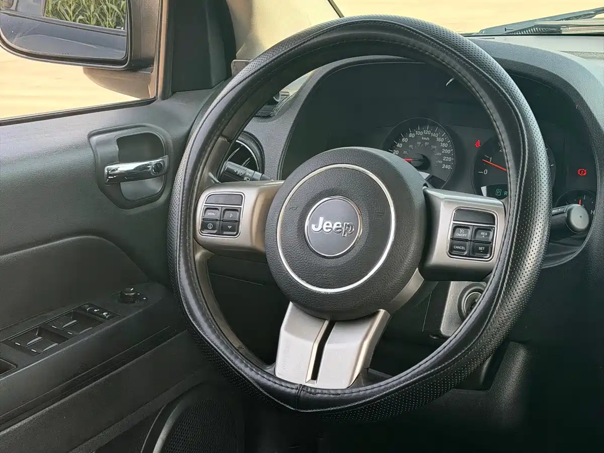 Jeep Compass (Import) 2012 2012 2.4L AWD Sport Edition