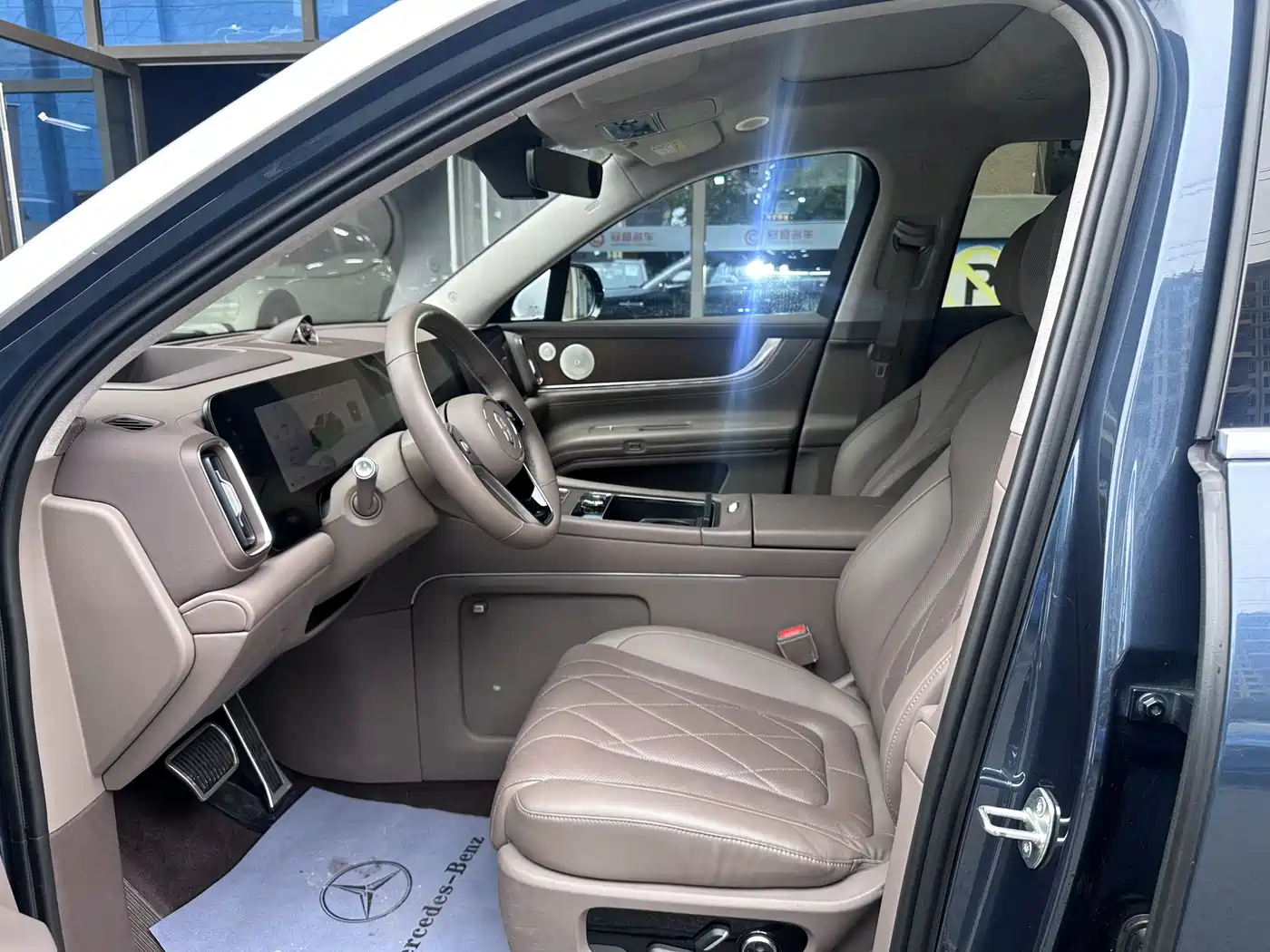 AITO Wenjie AITO M9 2024 Model Extended Range Ultra Edition 52kWh 5-Seater фото 17
