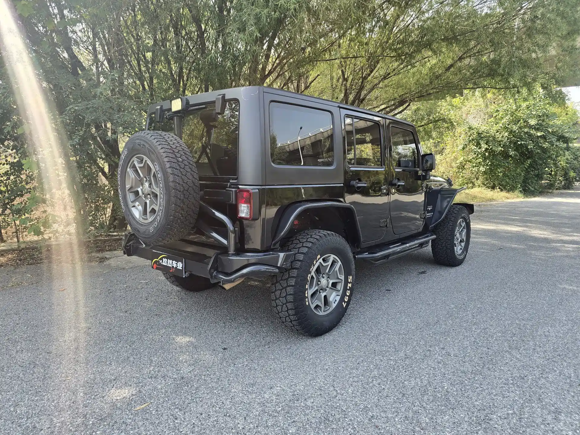 Photo 8 - Jeep Wrangler