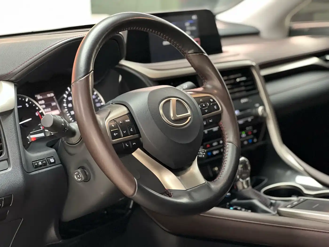 Фото 7 - Lexus RX