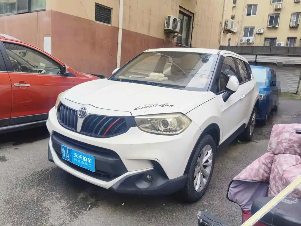 Фото 1 - Zhonghua V3
