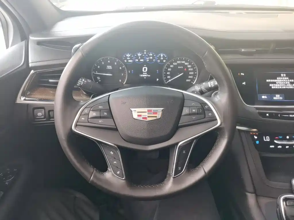 Photo 11 - Cadillac XT5