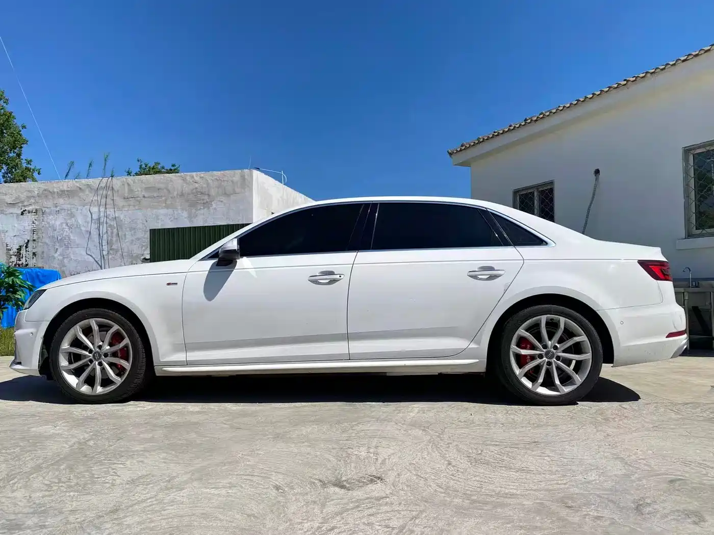 Фото 2 - Audi A4L