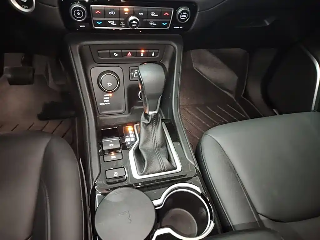 Photo 14 - Jeep Grand Commander