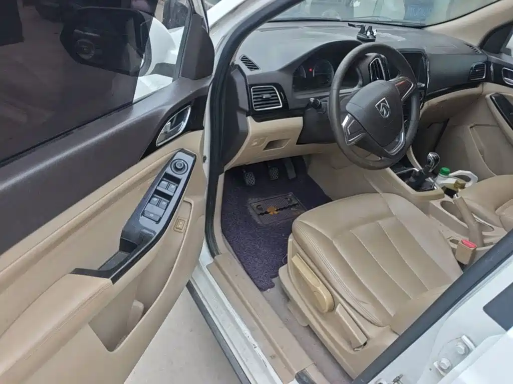 Baojun 730 2014 2014 1.5L Manual Comfort 7-seater