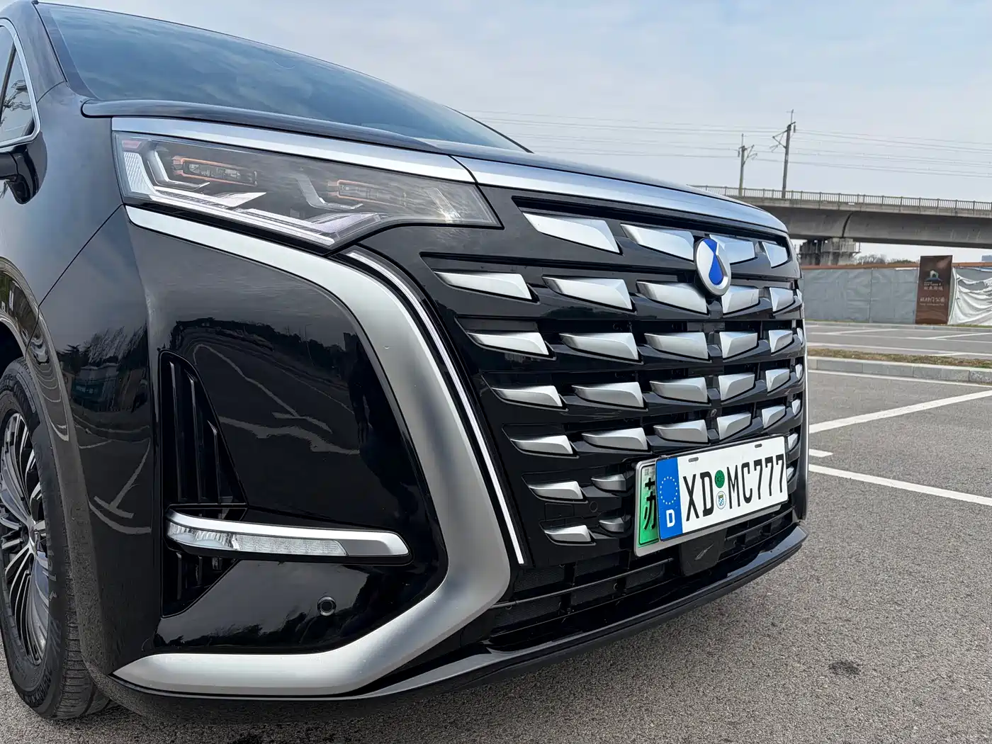 Denza D9 2022 DM-i 970 AWD Flagship фото 4
