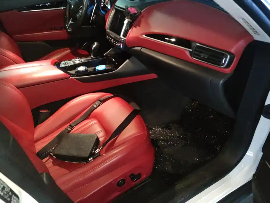 Photo 8 - Maserati Levante