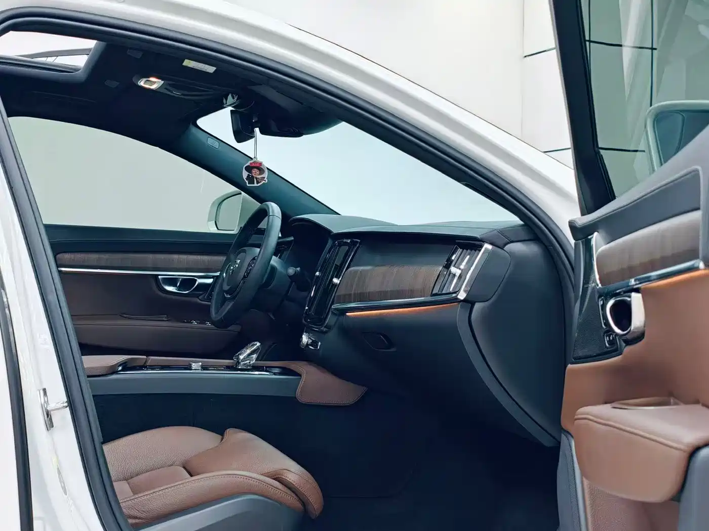 Фото 9 - Volvo S90